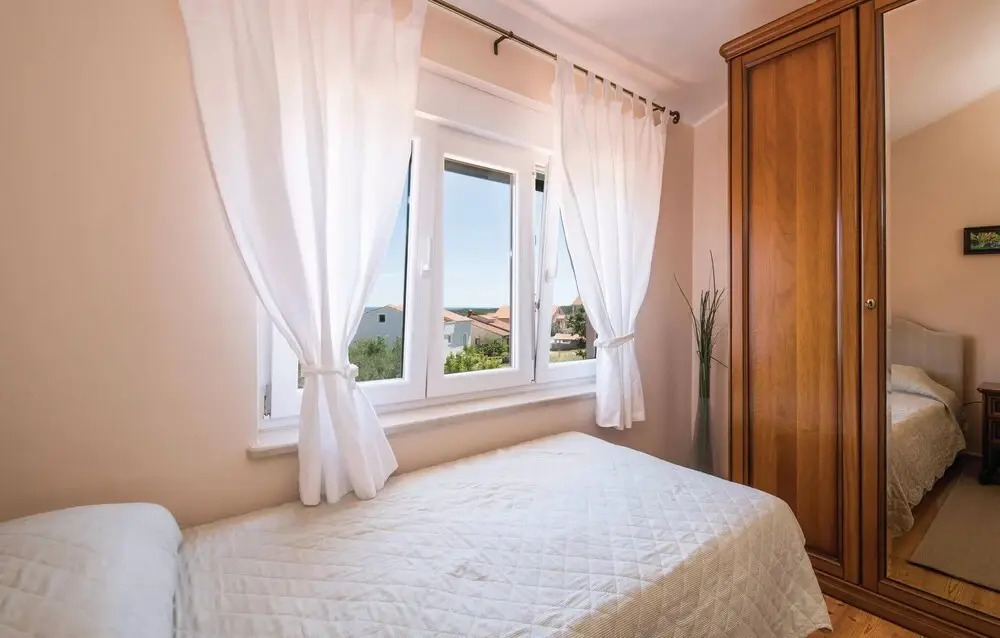 Nice Home in Liznjan With Wifi and 4 Bedrooms