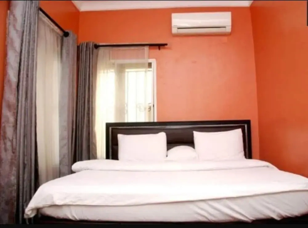 Ivon Suites