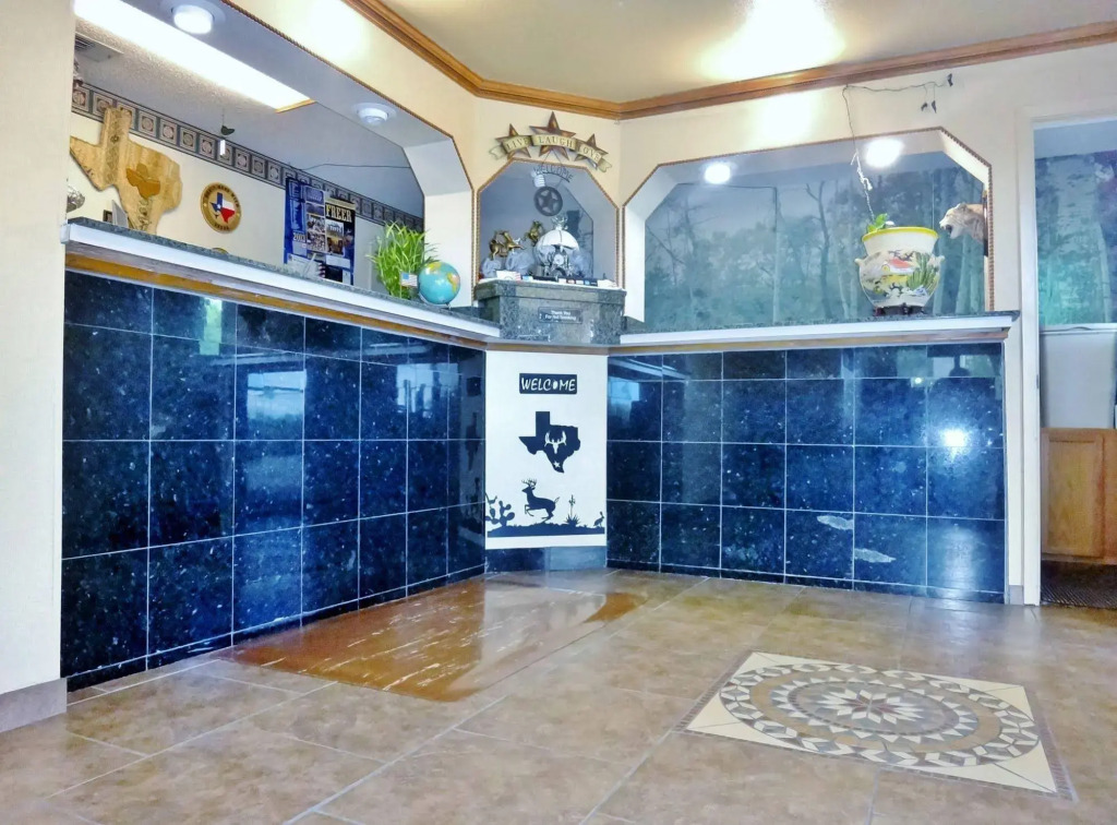 Freer Executive inn and Studios