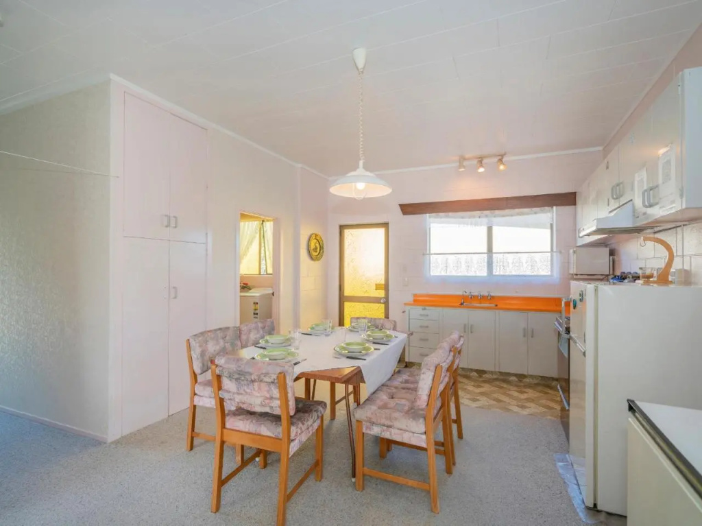 Cosy at Cooks - Cooks Beach Downstairs Holiday Unit
