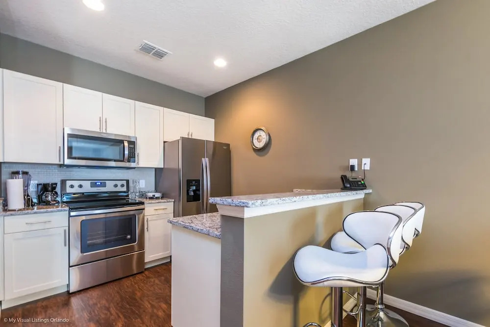 3 Bdrm West Lucaya Village