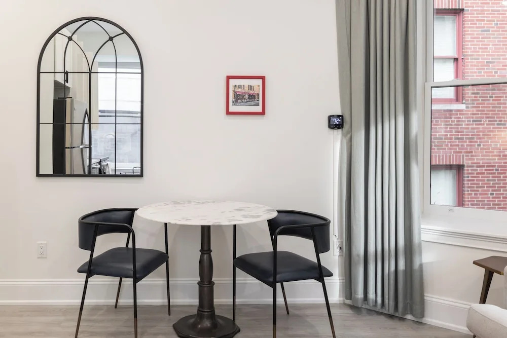Sosuite at French Quarters - Rittenhouse Square