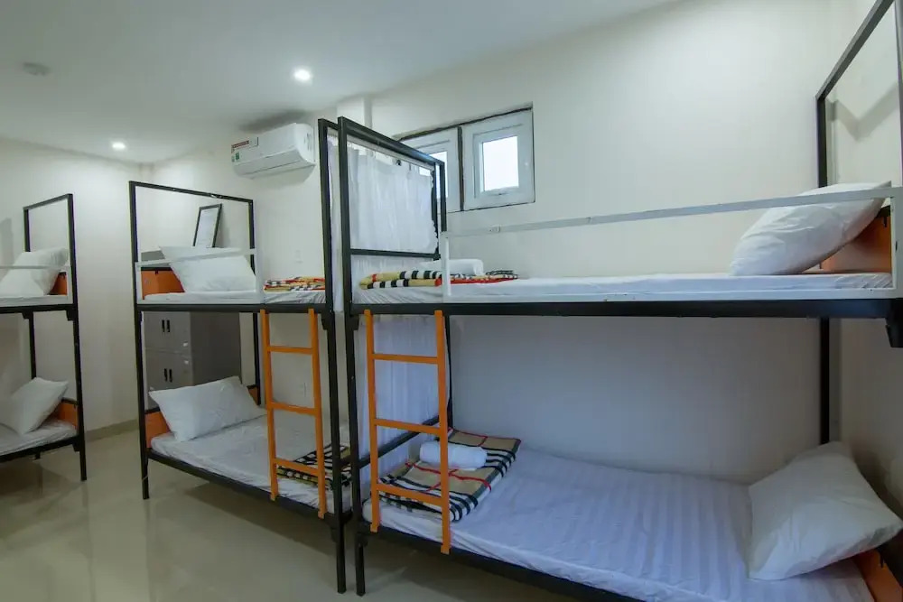Au Lac Bar & Hostel