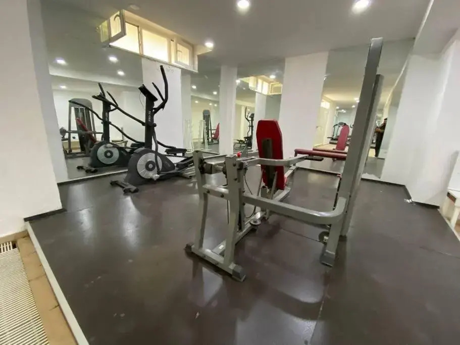 Lovely 3 Bedrooms Luxury APT with pool and Gym
