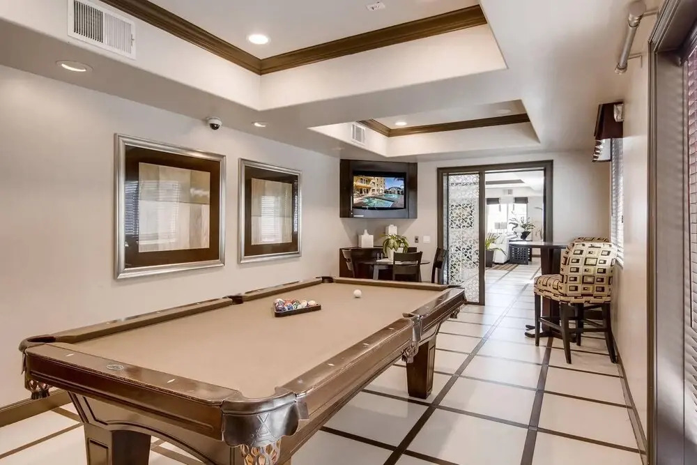 Immaculate 2BR/2BTH - Office/dining seating - Fast WIFI - Patio - Free Parking! (FV2)