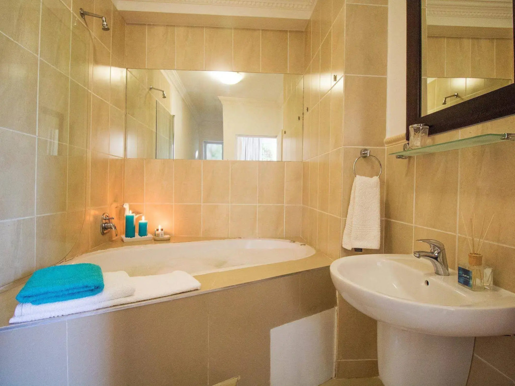 Bikini Beach Holiday Home, On the Beach, Sleeps 9