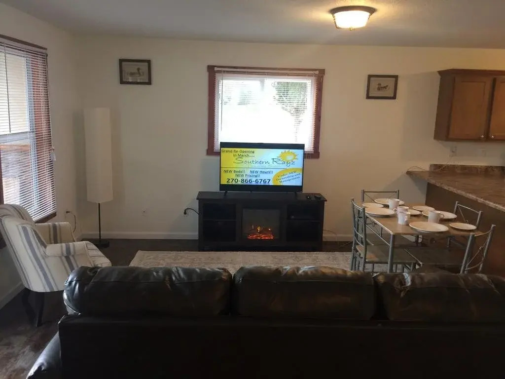 Anchor Inn & Suites