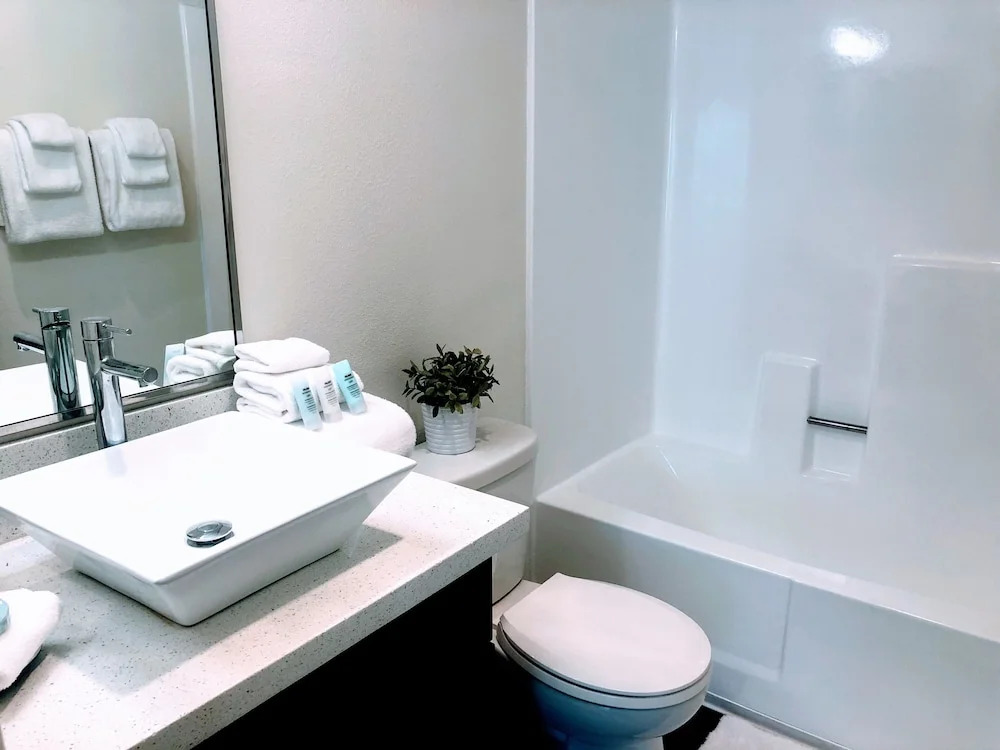 LA Westwood Deluxe Suites