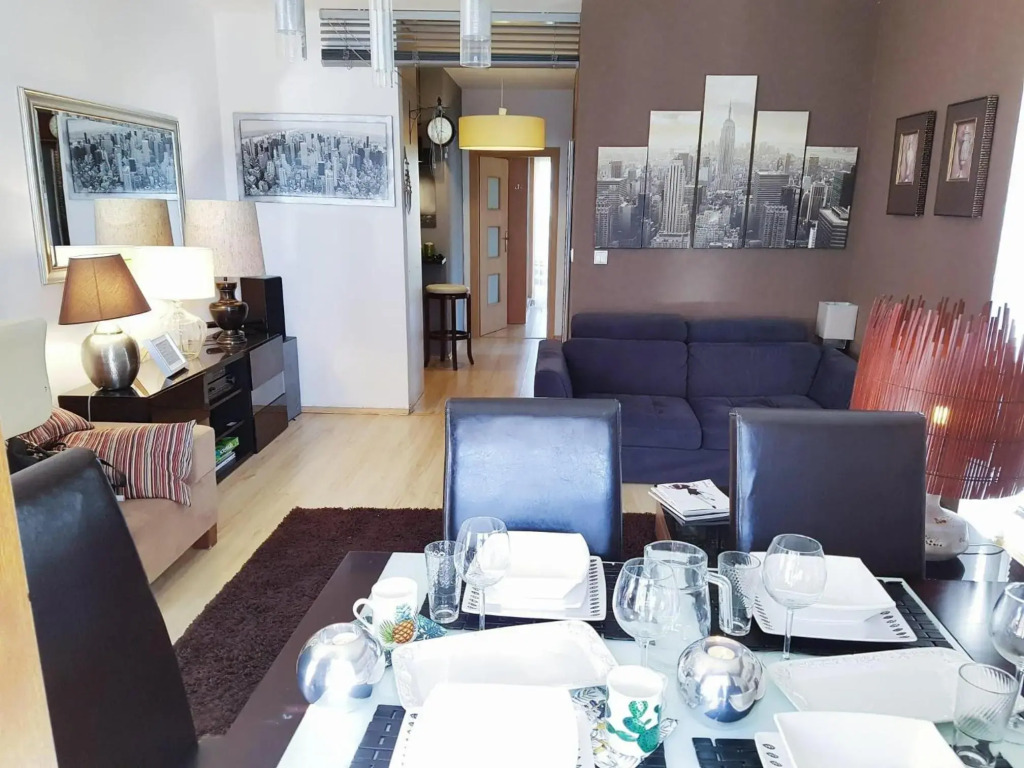 Warsaw King Size Apartment