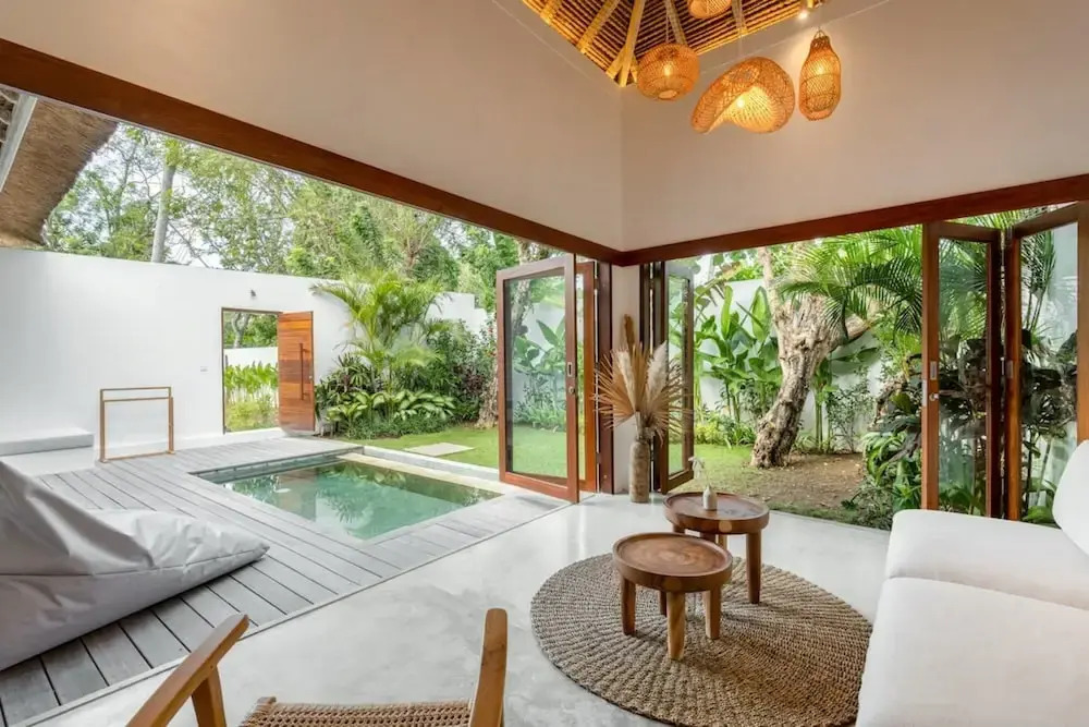 Villa Lumahi Dua - Luxury 1BR Private Villa with Pool, Walking distance to Seseh Beach