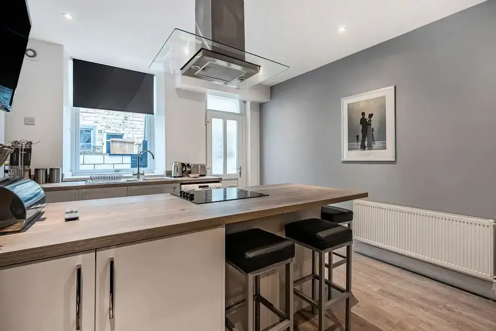 Modern Affordable Home - Contractors Leisure
