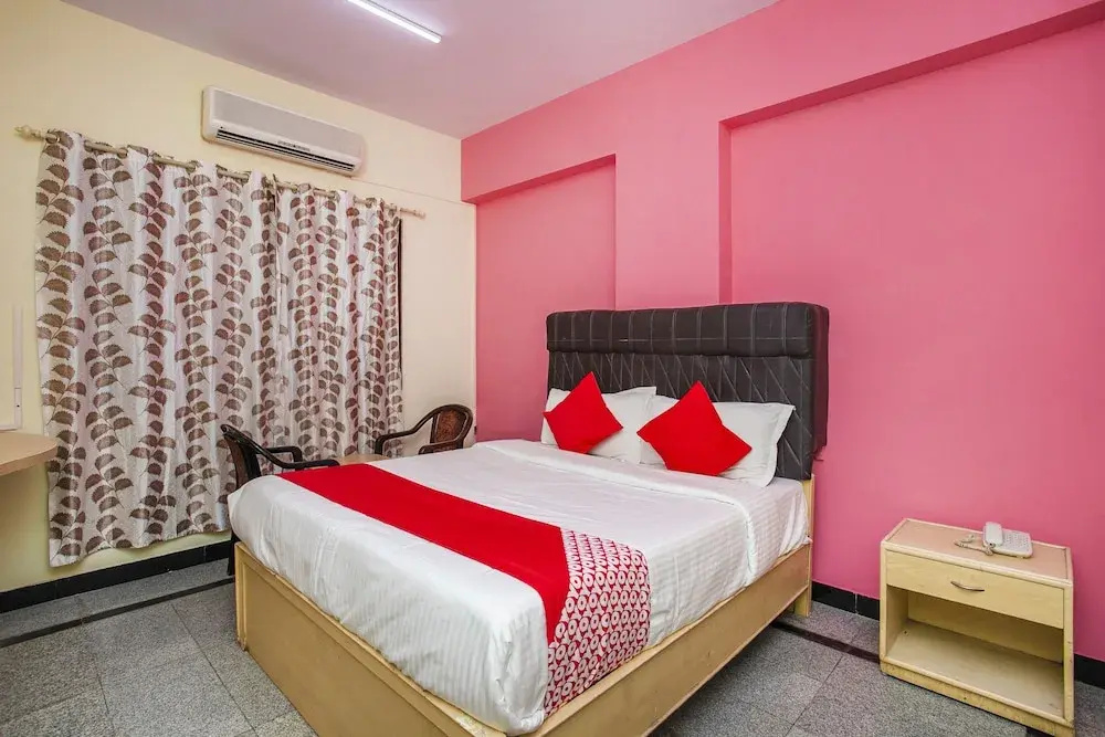 OYO 25036 Suraksha Residency
