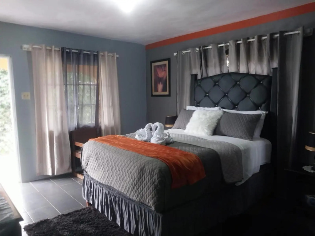 Tashari-dae Inn king suite