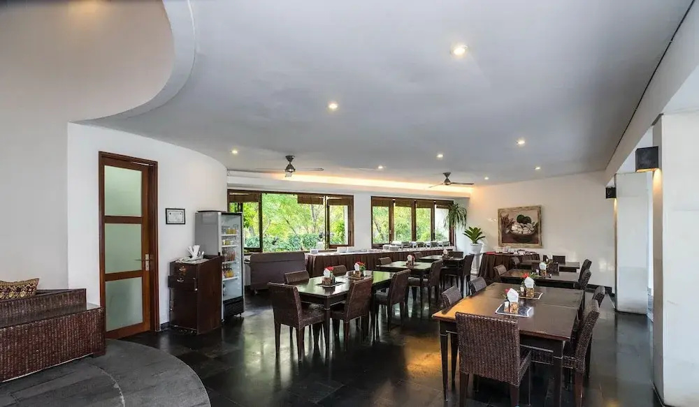 16 bedroom villa river side Legian