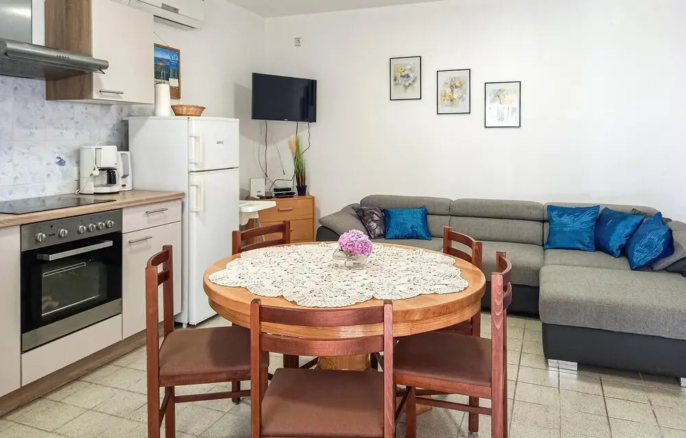 Beautiful Apartment in Vir With Wifi and 2 Bedrooms