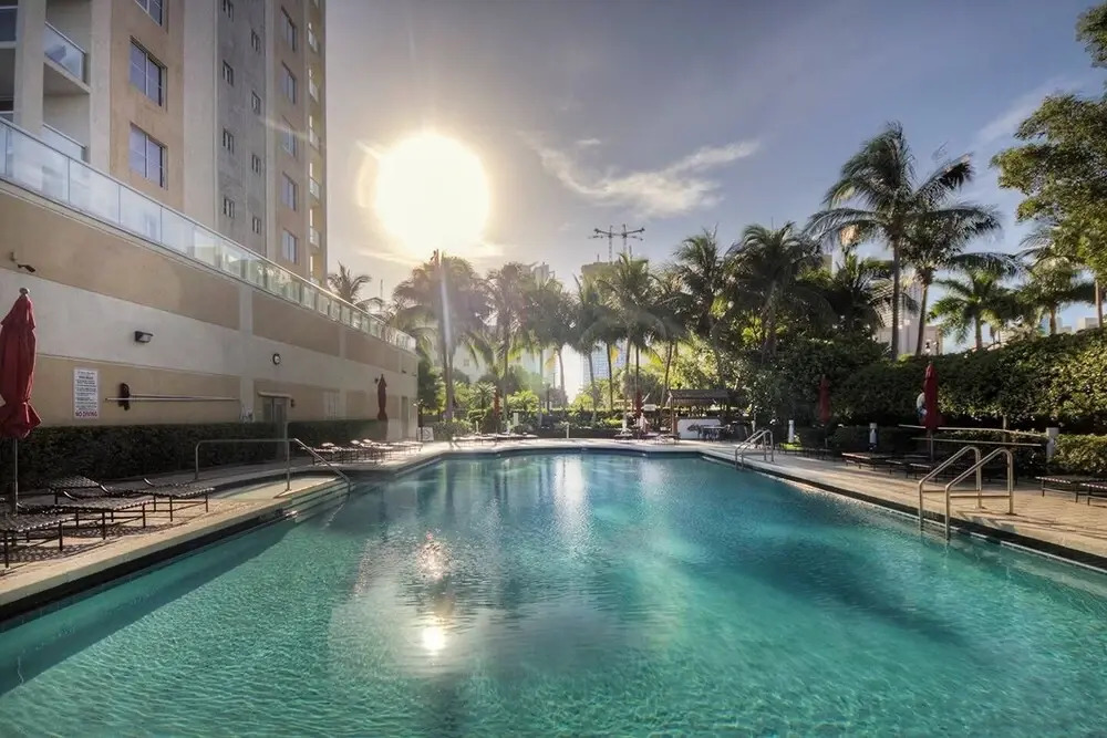 Le Golden Bay 906- 6 People, Sunny Isles Str-01044