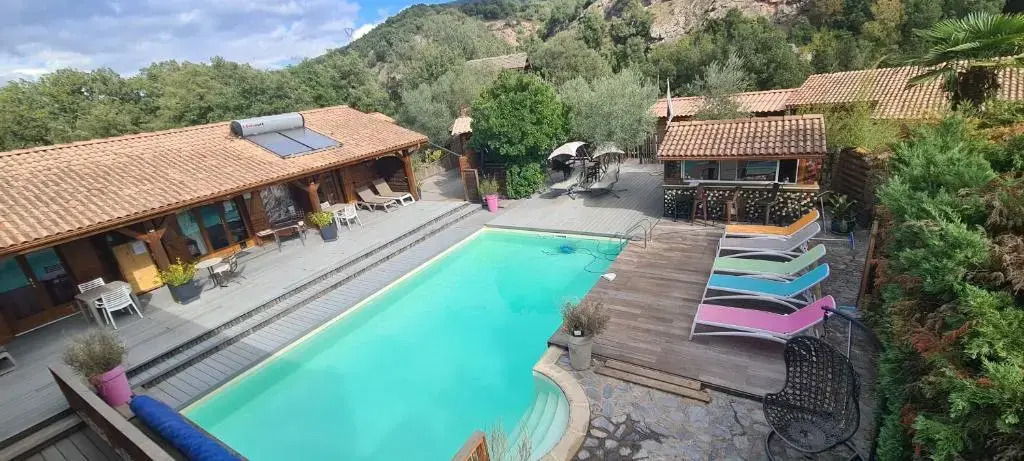 GITES O FIL DE LEAU piscine spa accès rivière