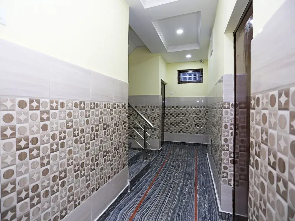 Oyo 27054 New Sundaram