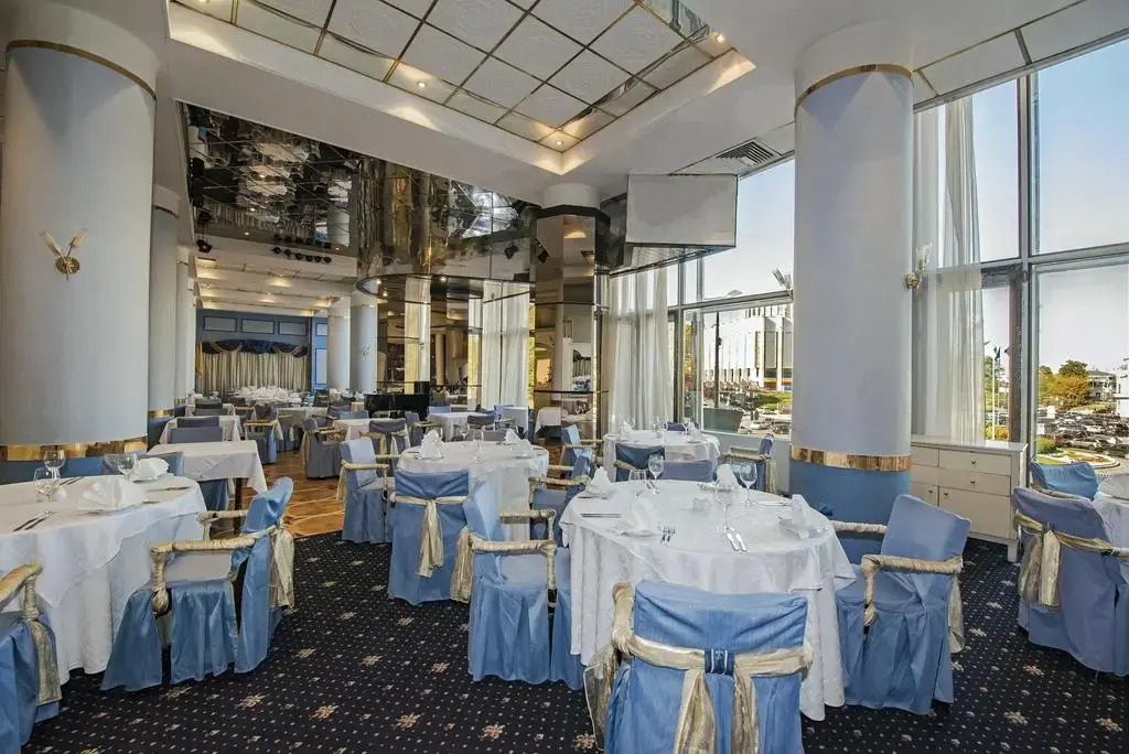 Готель Дніпро Dnipro Hotel