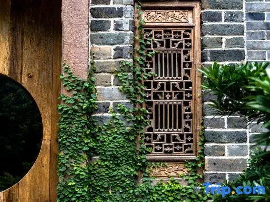 Floral Hotel· Liuzhou yueweiyuan Hotel  (yaobu ancient town scenic spot store)
