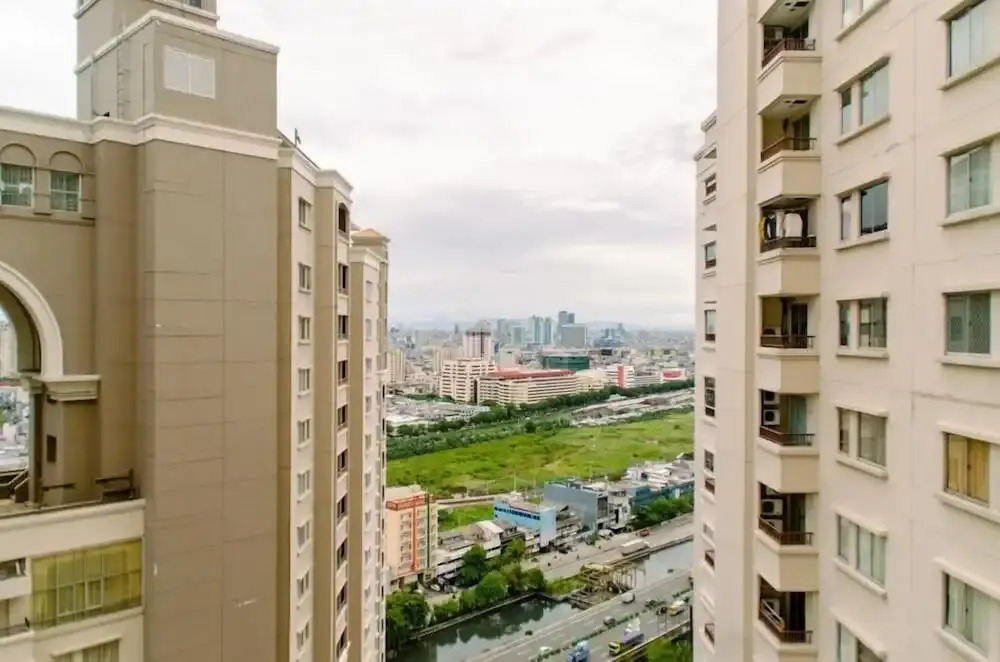 Modern And High Floor 1Br With Walk In Closet At Marina Ancol Apartment