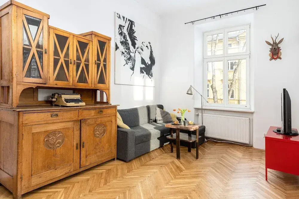 WS 3-Bedroom Old Town Apartment