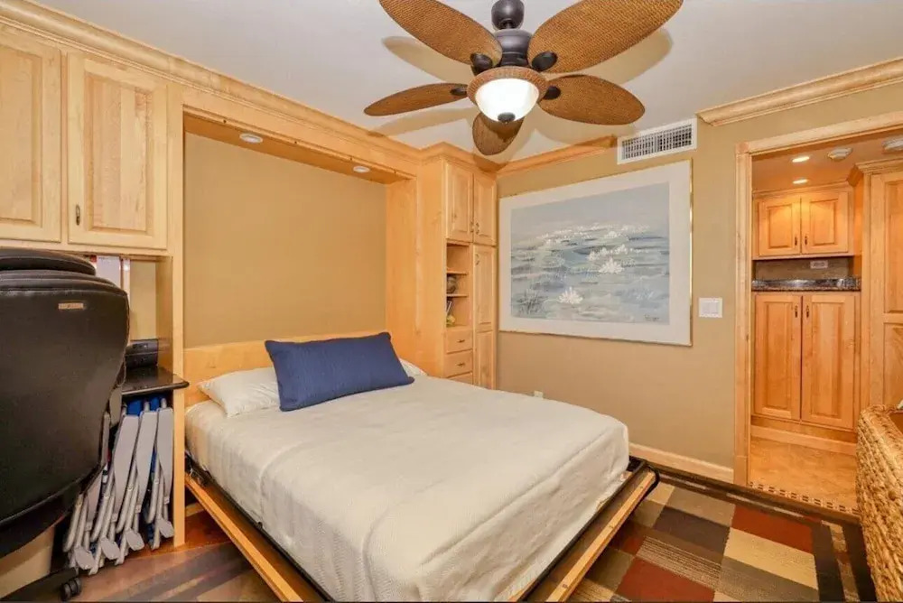 Caper Beach Club 1005