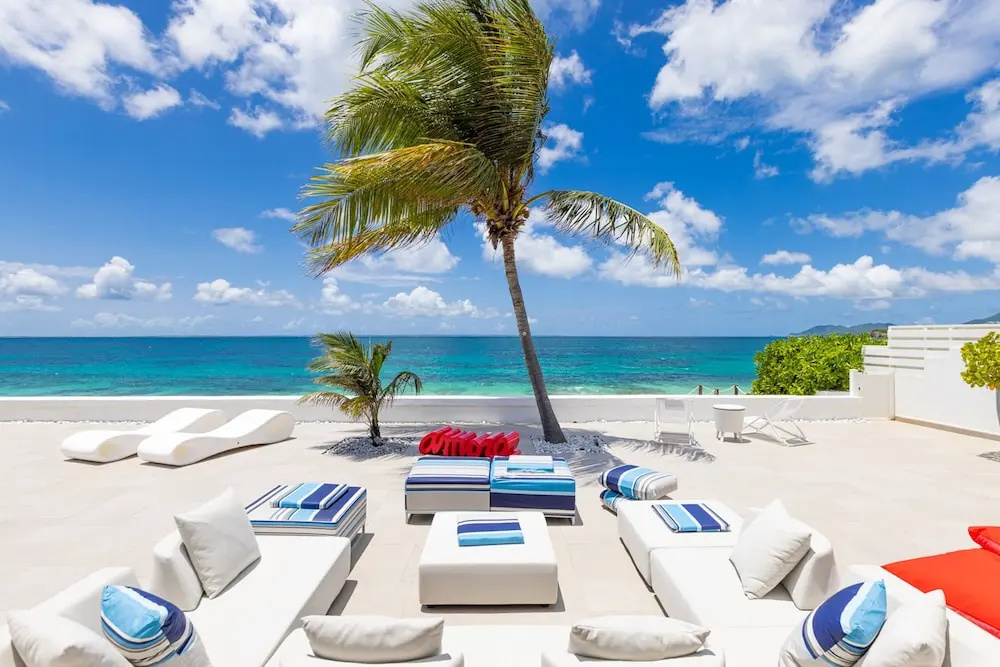 La Perla Estate - 7 BR Luxury Beachfront Villa with utmost privacy