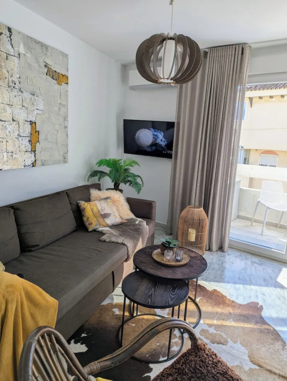 Pin4.1 - Beachfront 1BR Near Port & Beach