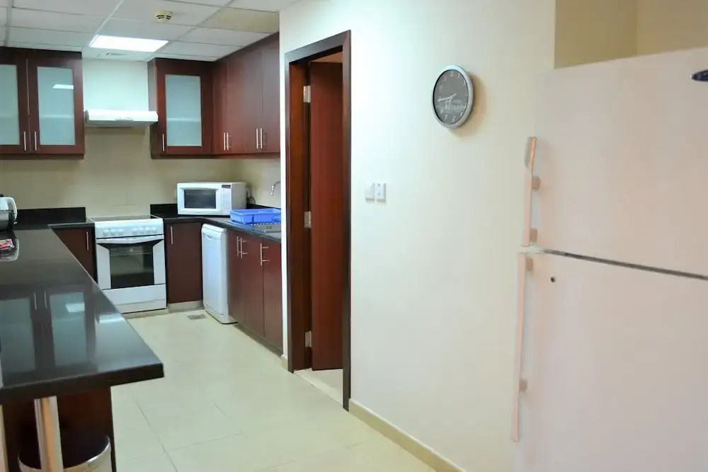 Large 1 Bed - Affordable fully furnished 1BR with balcony and a great marina view! - LSE