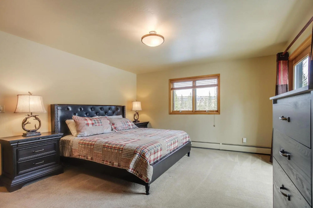 Friendly Fox Chalet 8 Bedroom Home by RedAwning