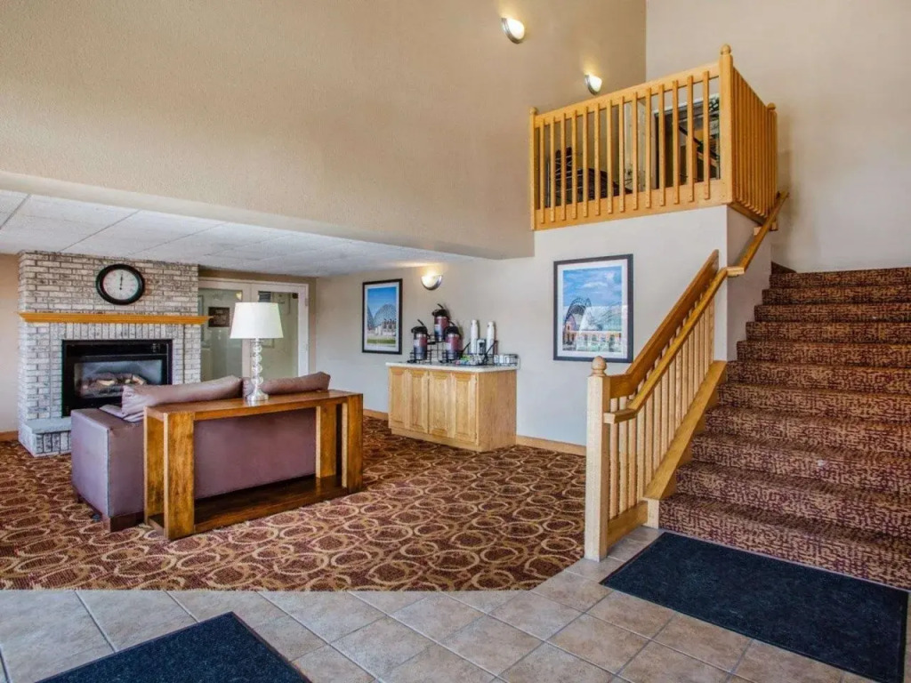 Comfort Inn & Suites Jackson - West Bend