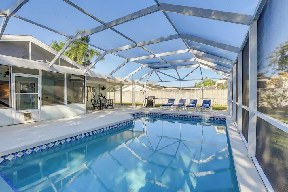 Pet-friendly Home w/ Heated Pool in Bradenton