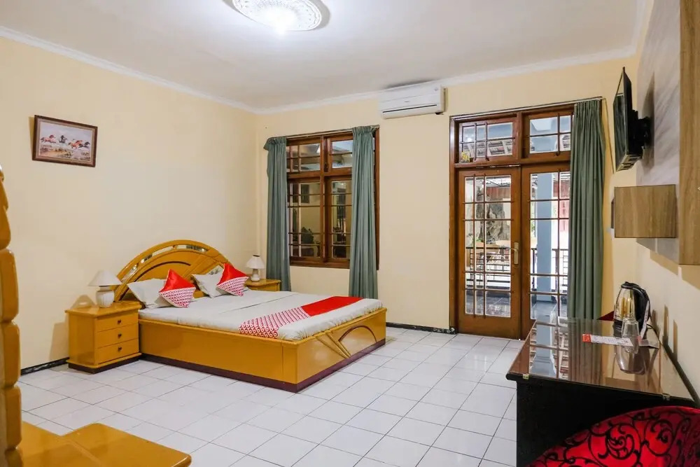 Hotel Istana Family by OYO Rooms
