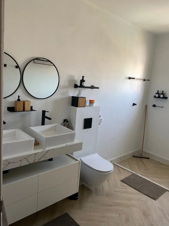 Palm Beach Vacaysuites - Coconut Suite - Top Floor