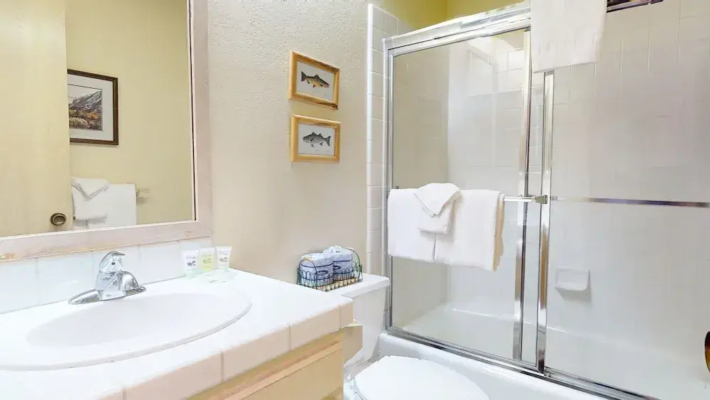 Snowcreek IV 622 Light, Bright and Updated, Walk to Snowcreek Athletic Club by RedAwning