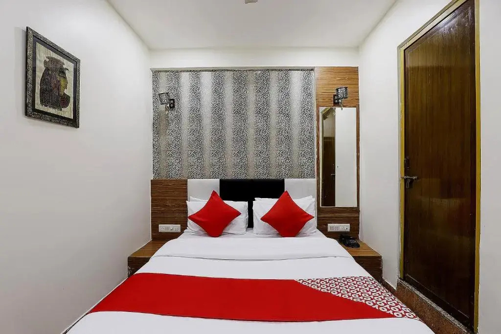 OYO 82033 Hotel Grand Plaza
