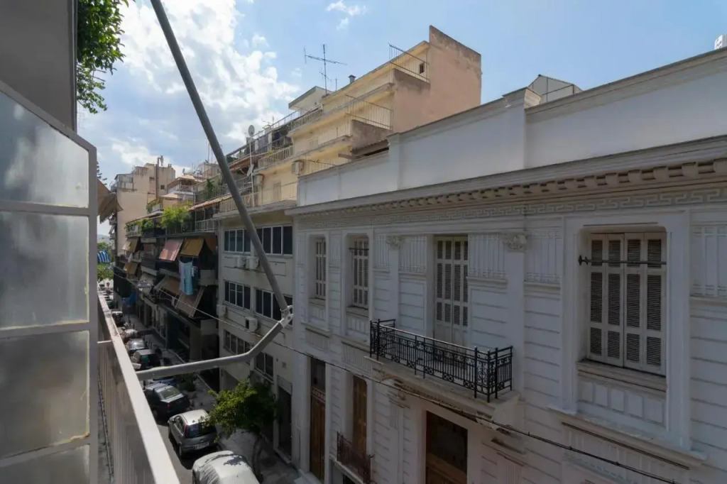 Modern 2BD apt in Athens , 3-min metro