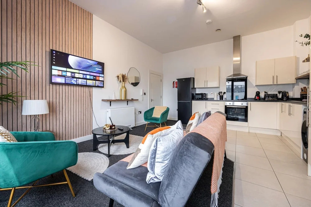 Spacious 2 bed apt Near Media City and Old Trafford