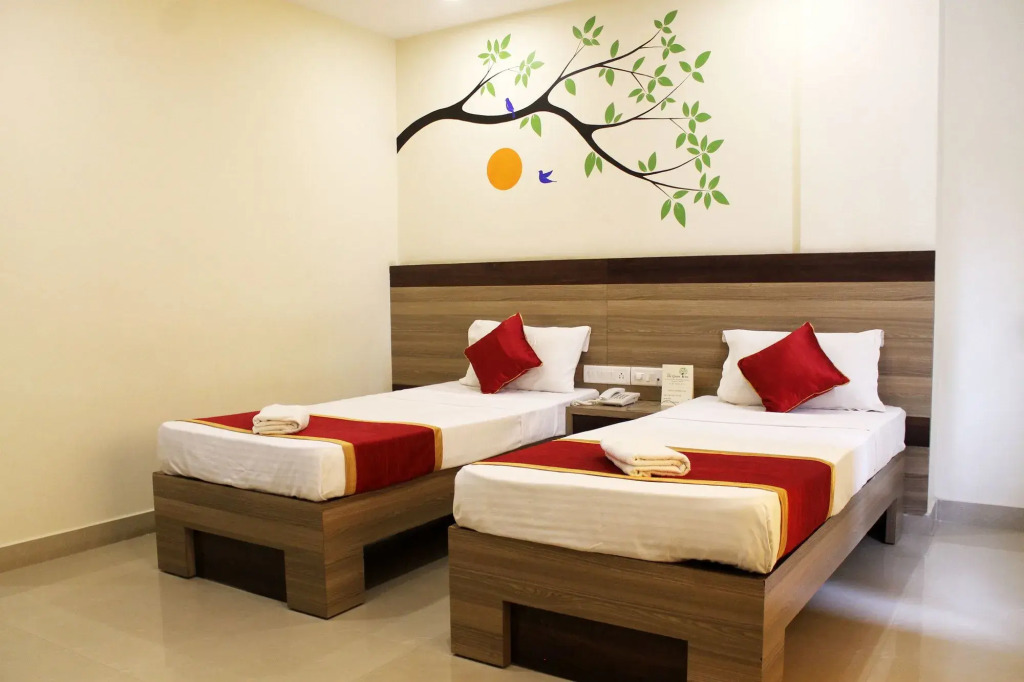 HOTEL GREEN TREES