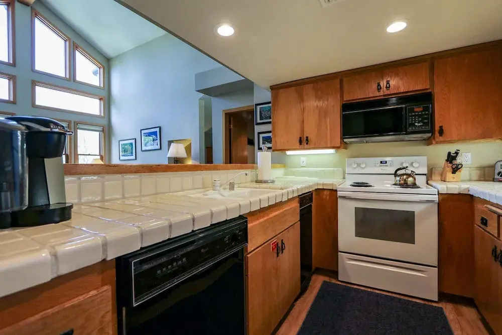 Snowcreek 878 2 Bedrooms 3 Bathrooms Condo