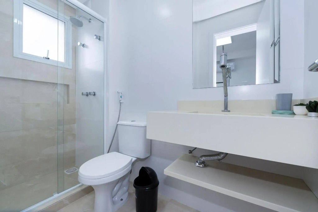 Terrazzo 401A - Apartamento 02 suítes - Acomoda até 05 pessoas - À poucos metros da praia de Bombas