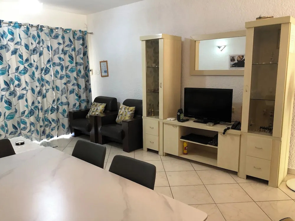 Lovely Apartment in Flic en Flac, Close to the Lovely Beach and all Amenities