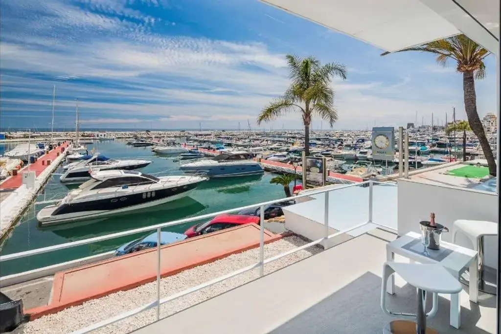 Modern Frontline Puerto Banus Apartment M2