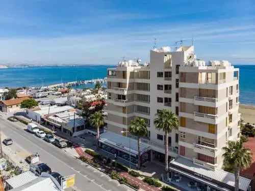 Lazuli Beachfront Apartment 254