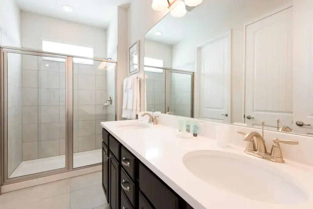 7701 - MAGNIFICENT 5 BED home with PRIVATE POOL, Kissimmee, US
