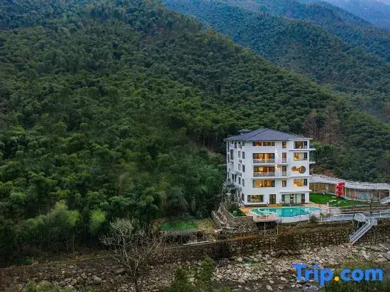 Yaojia｜Township see cloud bamboo Valley river hot spring guest house