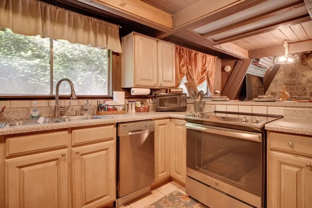 Snuggle Inn in the Heart of Chalet Village