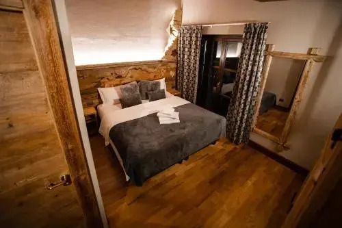 The Dragon Hotel & Thistles Pub