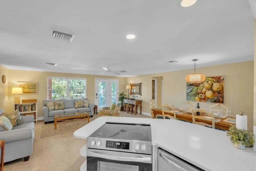 Lake By The Beach 2 Bedroom Home